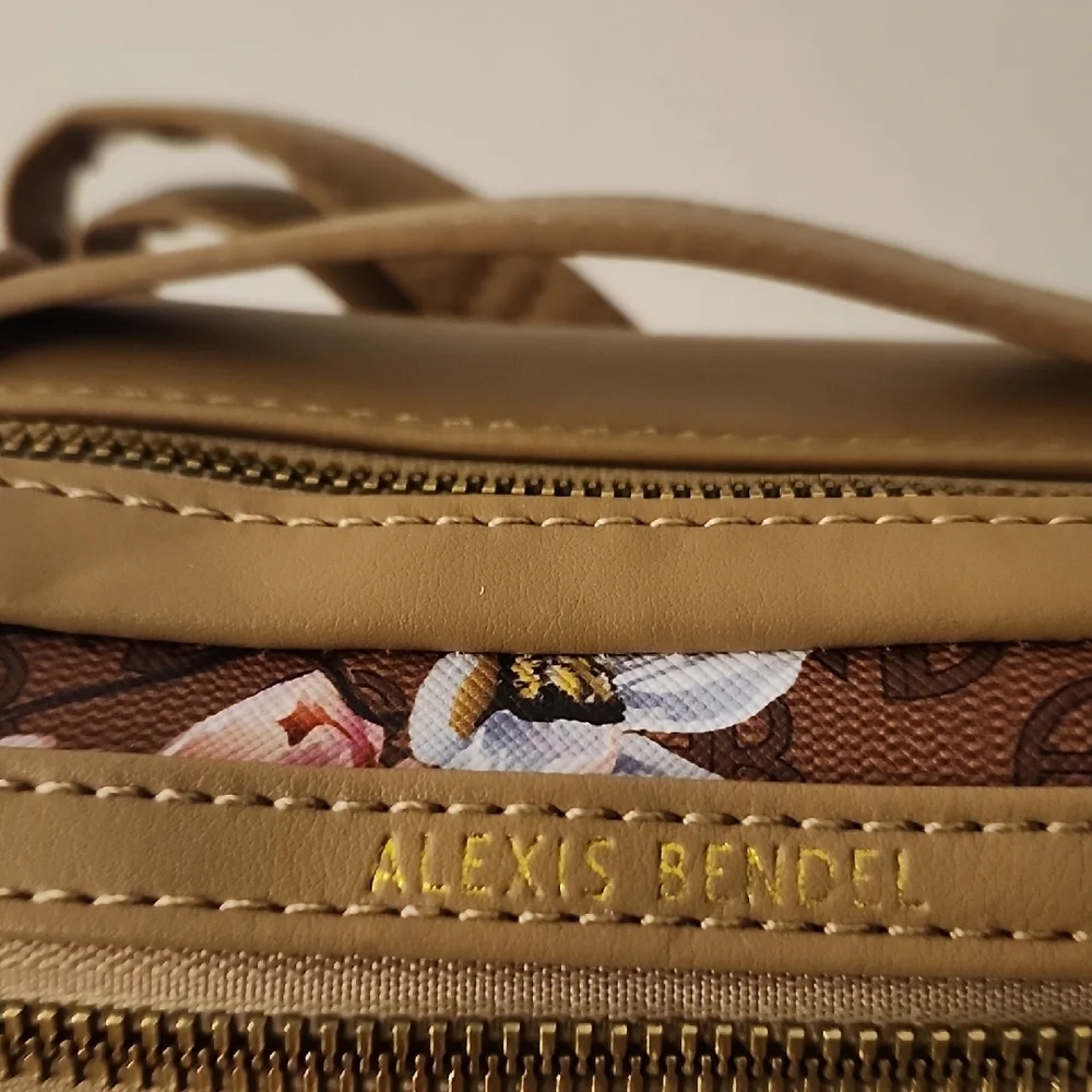🌸 Alexis Bendel Crossbody Bag w/Free Alexis Bendel Card Wallet